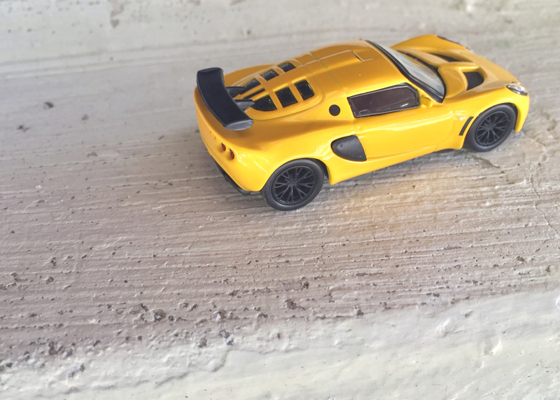 Illustration for article titled Thursday on the Thames : Kyosho 1/64 Lotus Exige 'Yellow'